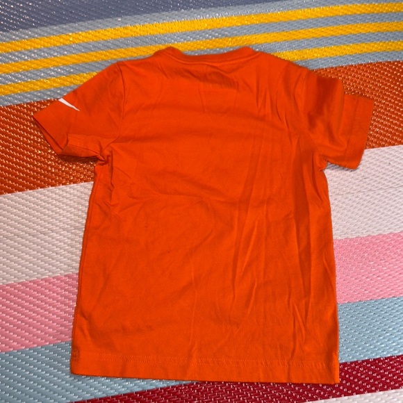 Nike Orange 'Just Do It' Tee Kids Boys Size 5 - Picture 2 of 3
